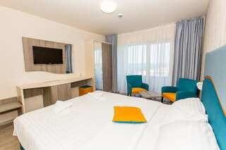 Отель Hotel Riviera Мамая Двухместный номер с 1 кроватью и боковым видом на море-2